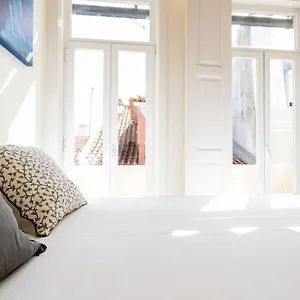 https://mouros-cozy-studios.hotels-lisbon-portugal.com